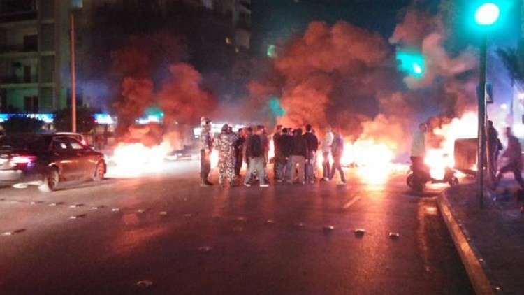 دام برس : دام برس | متقاعدو الجيش اللبناني يقطعون الطرقات احتجاجا على خفض معاشاتهم