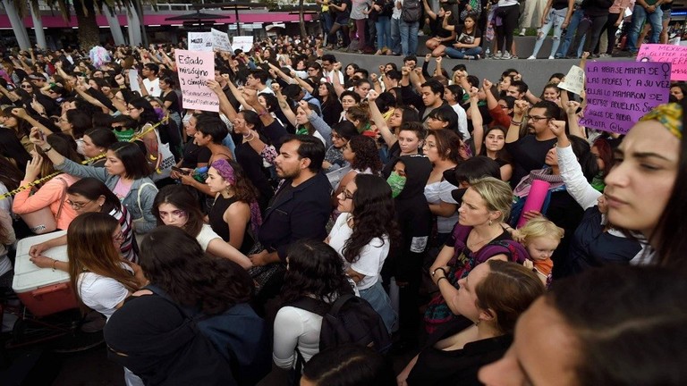 دام برس : دام برس | آلاف النساء يتظاهرن في المكسيك احتجاجاً على اغتصاب الشرطة لهم بشكل جماعي