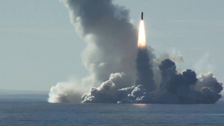 دام برس : غواصات روسية تطلق صواريخ باليستية أصابت أهدافها بنجاح
