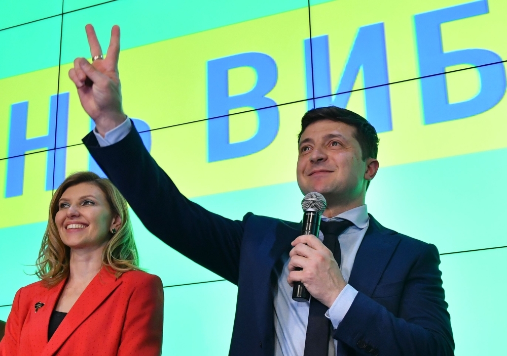 دام برس : دام برس | زيلينسكي يكتسح بوروشينكو في انتخابات الرئاسة الأوكرانية