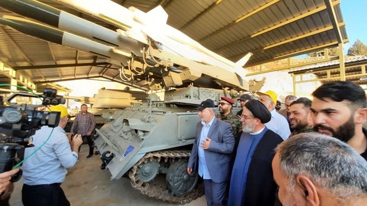 دام برس : دام برس | حزب الله يعرض صواريخ دفاع جوي خلال معرضٍ عسكري شرقي لبنان