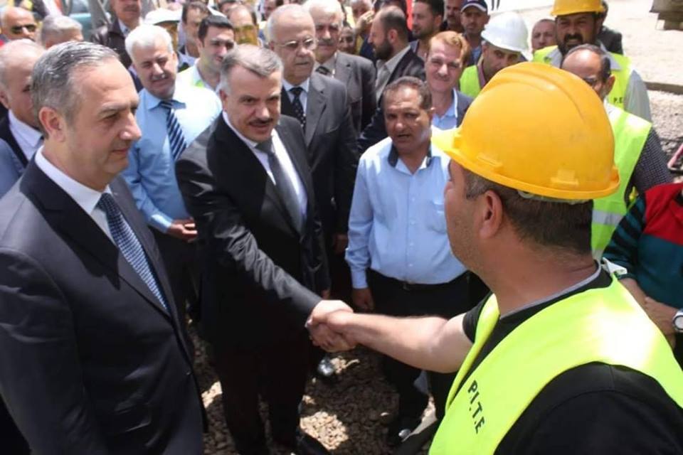 دام برس : دام برس | وزير الكهرباء ومحافظ ريف دمشق في زيارة عمال الكهرباء في محطة تحويل الفيحاء