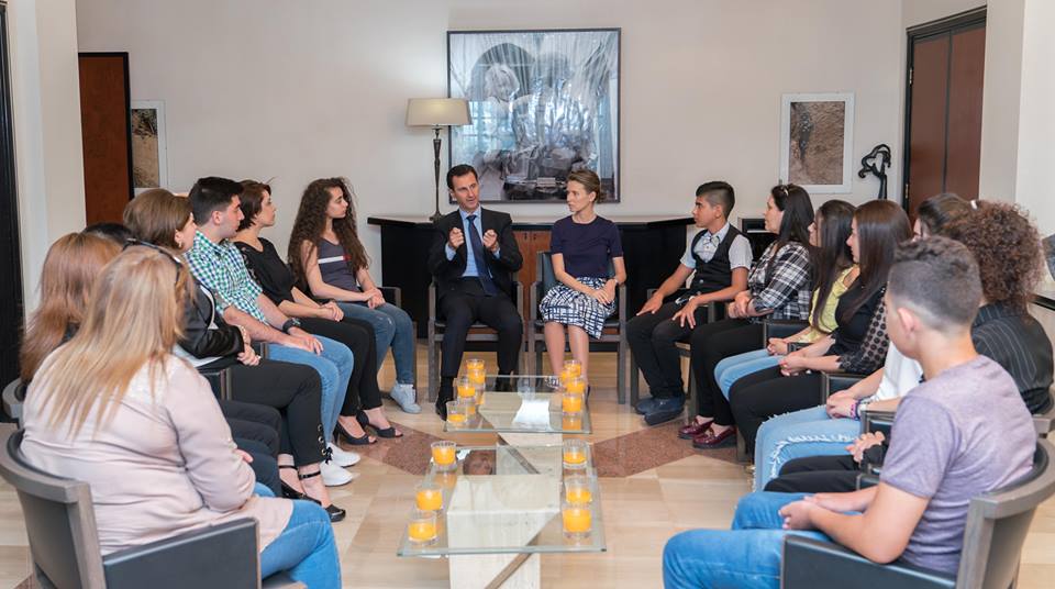 دام برس : دام برس | الرئيس الأسد والسيدة أسماء يستقبلان عدداً من أبناء وبنات الشهداء المتفوقين