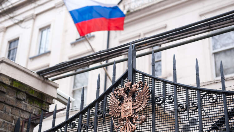 دام برس : السفارة الروسية في لندن توصي رعاياها بالامتناع عن السفر إلى بريطانيا