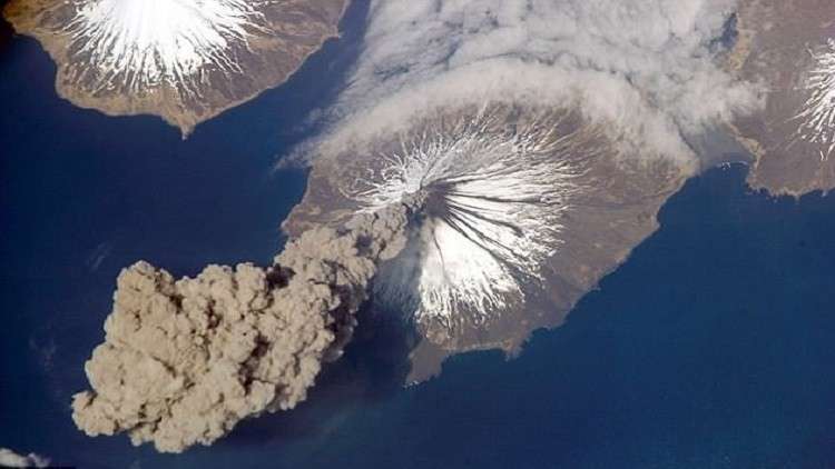 دام برس : دام برس | بركان ناء قد يعطل ثورانه السفر الجوي