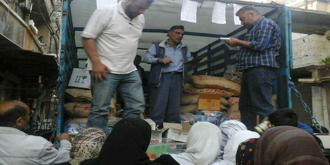 دام برس : دام برس | إرسال شاحنات محملة بالمواد الغذائية للمواطنين في مضايا وبقين