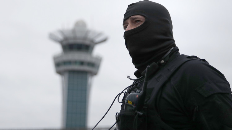 دام برس : بماذا هتف مهاجم مطار باريس ؟
