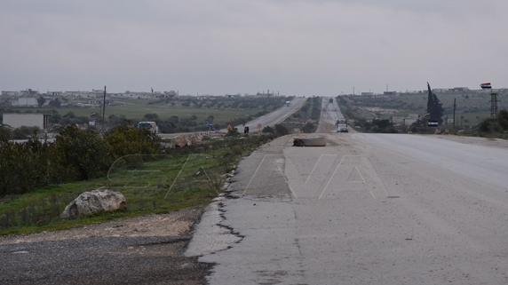 دام برس : دام برس | فتح الطريق الدولي في بلدة معرحطاط بعد إزالة السواتر الترابية لما يسمى النقطة التركية عن الطريق