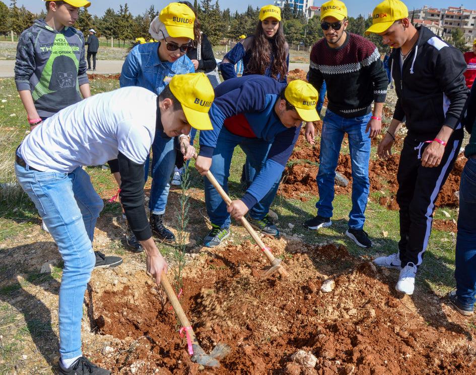 دام برس : بيلدكس يزرع معرة صيدنايا بـ 500 شجرة.. دكاترة جامعة أنطاكية: الحملة مهمة في دعم المشاريع الزراعية ونشر التوعية البيئية