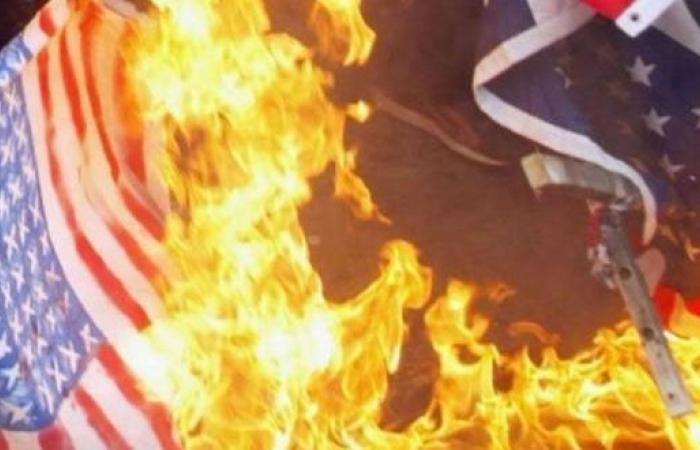 دام برس : دام برس | حرق العلم الأميركي بالقرب من البيت الأبيض في عيد الاستقلال... وترامب يتحدى