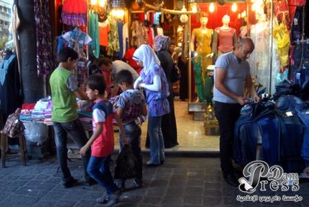 دام برس : دام برس | المواطنون السوريون يعربون عن استيائهم مما وصلت إليه أسعار الألبسة مع قدوم العيد
