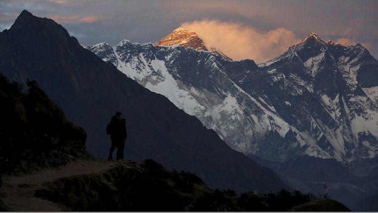 دام برس : دام برس | إعادة قياس ارتفاع جبل إيفرست بعد الزلزال