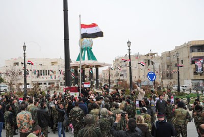 دام برس : دام برس | العلم السوري يرفع وسط يبرود وورشات الصيانة تبدأ عملها في المدينة لإعادة الخدمات إليها