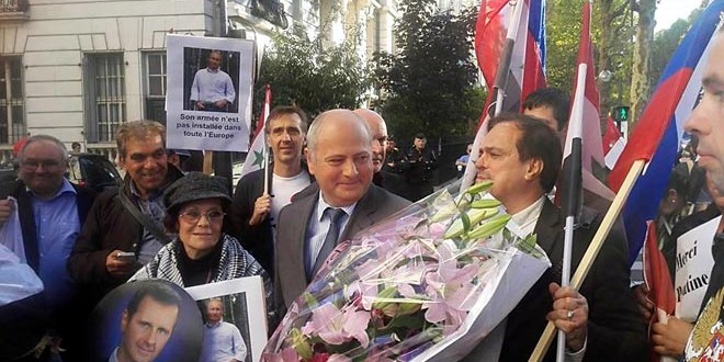دام برس : السوريون في باريس ينظمون وقفة أمام السفاة الروسية تقديراً لمواقف روسيا الداعمة لسورية