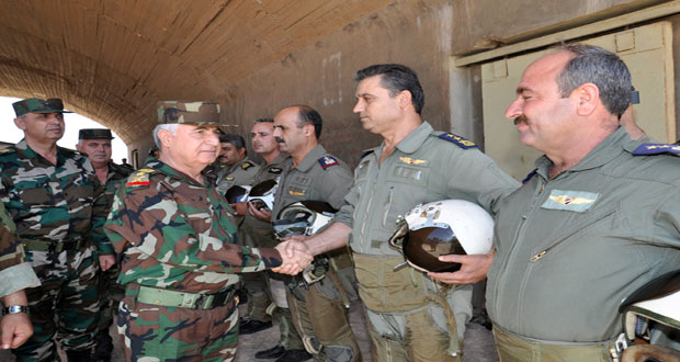 دام برس : دام برس | بتوجيه من الرئيس الأسد.. العماد أيوب يزور إحدى القواعد الجوية