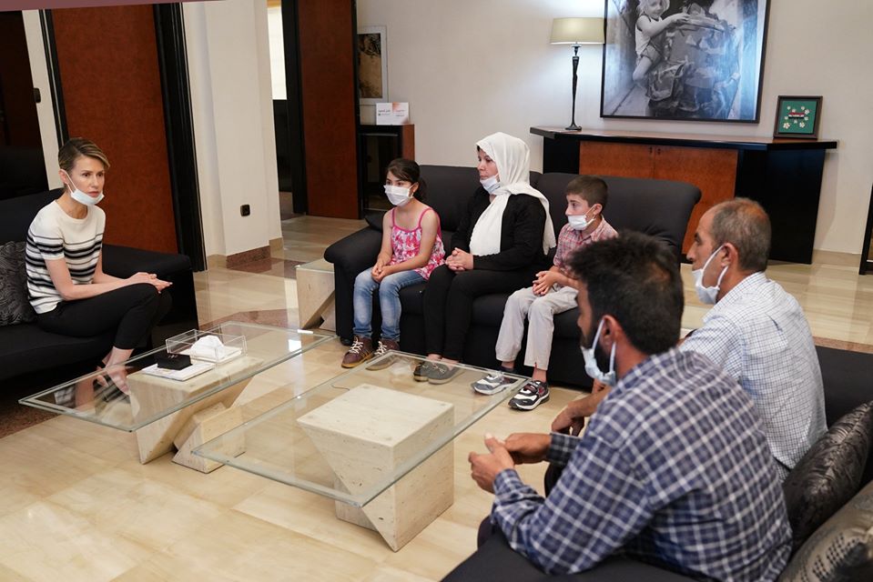 دام برس : دام برس | السيدة أسماء الأسد تستقبل عائلة الطفلة المغدورة سيدرا زيدان