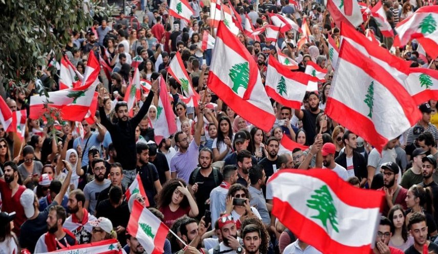 دام برس : توتر في بيروت مع خروج مسيرتين إحداهما مناهضة لعون والثانية مؤيدة
