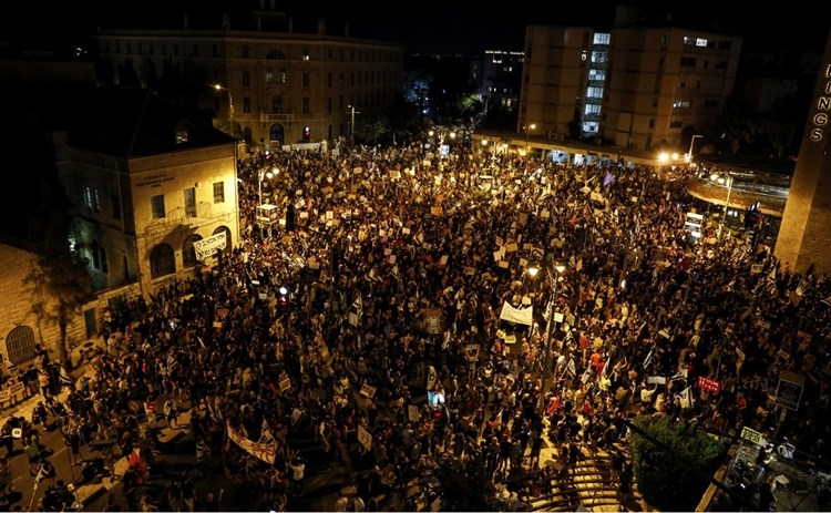 دام برس : دام برس | آلاف المتظاهرين ضد نتنياهو في القدس المحتلة وتل أبيب وقيساريا