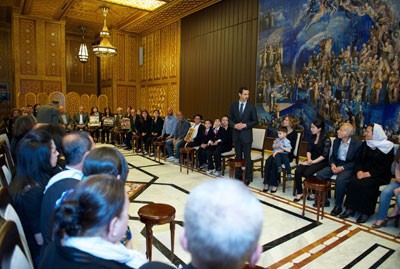 دام برس : الرئيس الأسد يستقبل ذوي شهداء الجيش الوحيدين لأبويهم