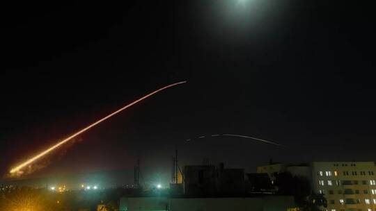 دام برس : دام برس | الدفاعات الجوية السورية تتصدى لعدوان إسرائيلي بالصواريخ في ريف دمشق وأسقطت بعضها