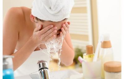 دام برس : 5 أخطاء تجنبيها عندما تغسلين وجهك
