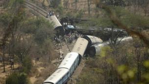دام برس : دام برس | مقتل 20شخصاً في حادث تصادم قطار شمالي الهند