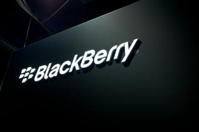 دام برس : شركة BlackBerry تصمم هاتفاً يشبه جواز سفر