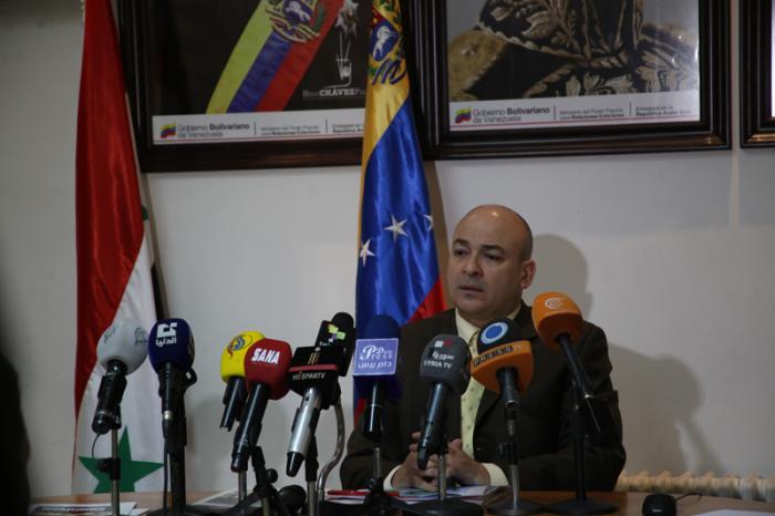 دام برس : دام برس | السفير الفنزويلي يعقد مؤتمرا صحفياً يشرح محاولة الانقلاب العسكري في فنزويلا