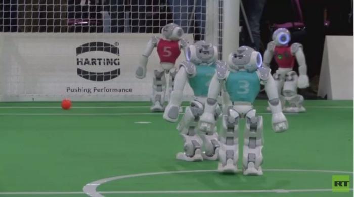 دام برس : دام برس | بالفيديو .. روبوتات ألمانيا تسعى للتفوق على البشر في كرة القدم بحلول عام 2050 