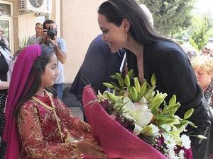 دام برس : صور أنجلينا جولي وابنتها في تركيا لتحقيق وعدها لطفلة سورية