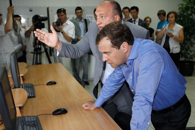 دام برس : دام برس | برلماني روسي يطالب الحكومة بمنع استخدام Windows 10 في الدوائر الرسمية