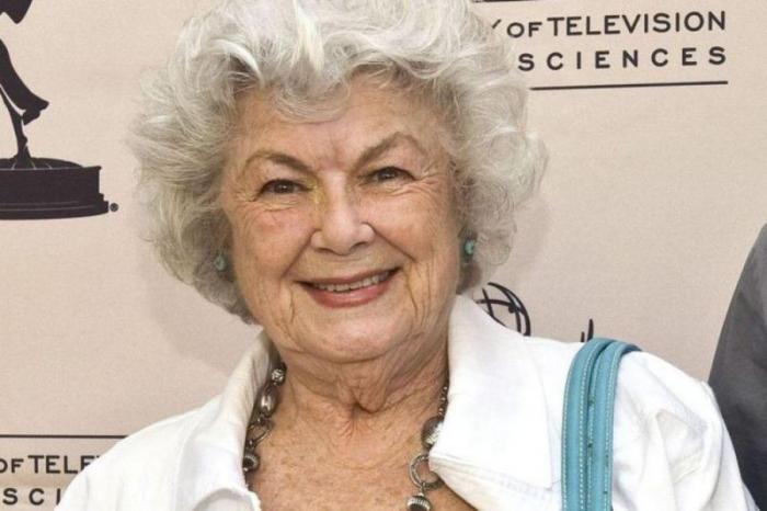 دام برس : دام برس | وفاة الممثلة باربرا هيل عن عمر 94 عاماً
