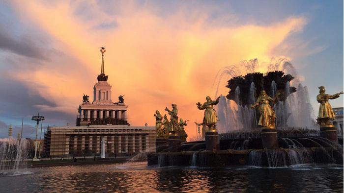 دام برس : دام برس | سحب نارية في سماء موسكو تثير ضجة على المواقع الاجتماعية