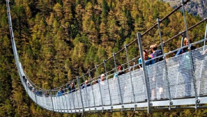 دام برس : دام برس | تدشين أطول جسر معلق للمشاة في العالم بسويسرا