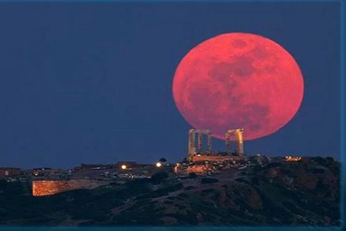 دام برس : العالم يترقب القمر الدموي