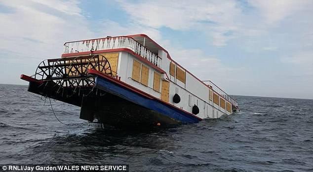 دام برس : دام برس | بالفيديو .. غرق سفينة تاريخية في سواحل ويلز
