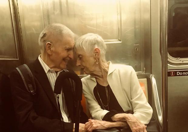 دام برس : دام برس | صورة لزوجين مسنين تكشف المعنى الحقيقي لـ الحب
