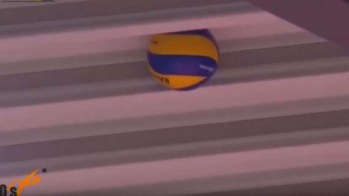 دام برس : دام برس | كرة تصطدم بوجه لاعبة تركية وتلتصق بسقف الصالة لشدة قوتها