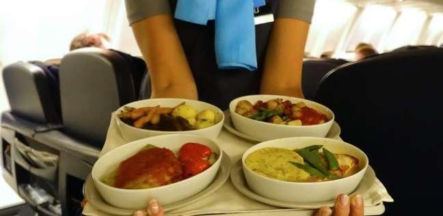 دام برس : مضيف جوي يقر : وجبات المسافرين بالطائرة غير صحية وغير نظيفة