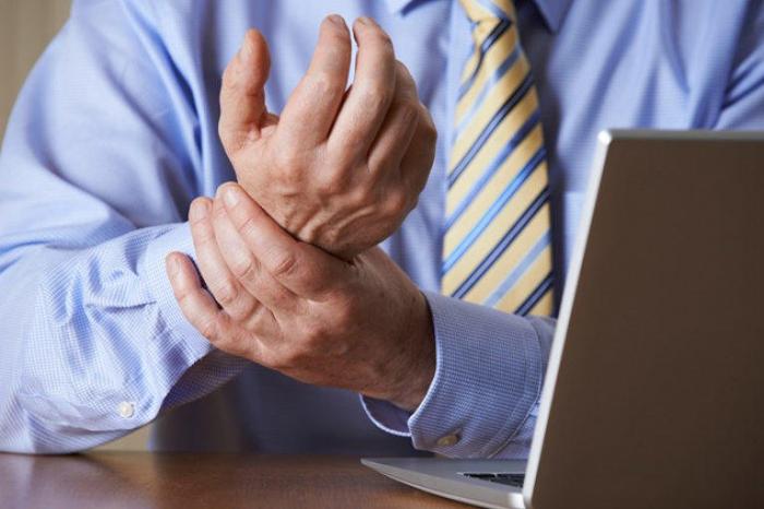 دام برس : دام برس | متلازمة ذراع الفأرة تهدد موظفي العمل المكتبي