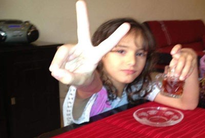 دام برس : دام برس | طفلة سورية تتبرع بتكاليف عيد ميلادها لأبناء الشهداء 