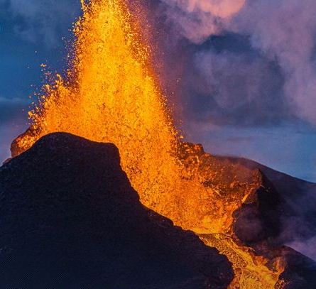 دام برس : دام برس | للمرة الرابعة خلال 3 أشهر.. ثوران بركان في أيسلندا يحدث صدعاً بطول ثلاثة كيلومترات