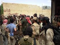 أهالي المسلحين الأجانب يقتحمون المحكمة العسكرية في إدلب ويهتفون ضد الجولاني