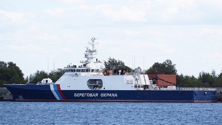 دام برس : إنزال سفينة خفر الساحل الشمالي الروسي إلى الماء