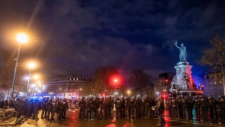 دام برس : دام برس | مظاهرات في باريس تطالب باستقالة ماكرون