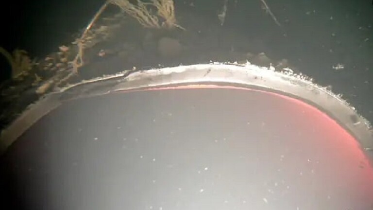 دام برس : دام برس | أول صورة من تحت الماء تظهر حجم وطبيعة الضرر الذي تعرض له أنبوب 