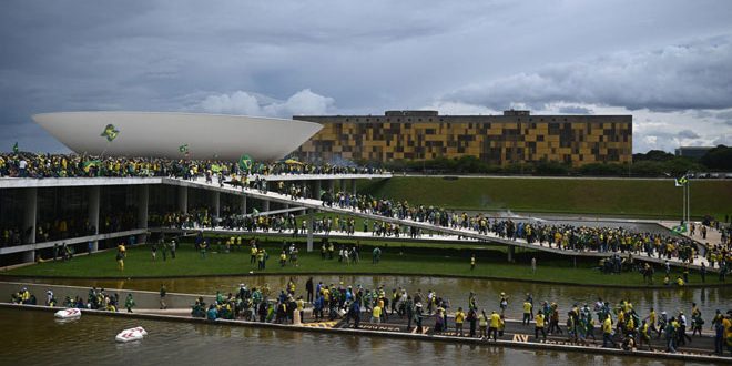دام برس : الرئيس البرازيلي يطلب حماية العاصمة بعد اقتحام أنصار الرئيس السابق مبنى الكونغرس والمحكمة العليا والقصر الرئاسي