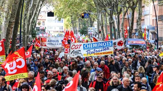 دام برس : توقف القطارات وإغلاق المدارس في إضراب عام بفرنسا