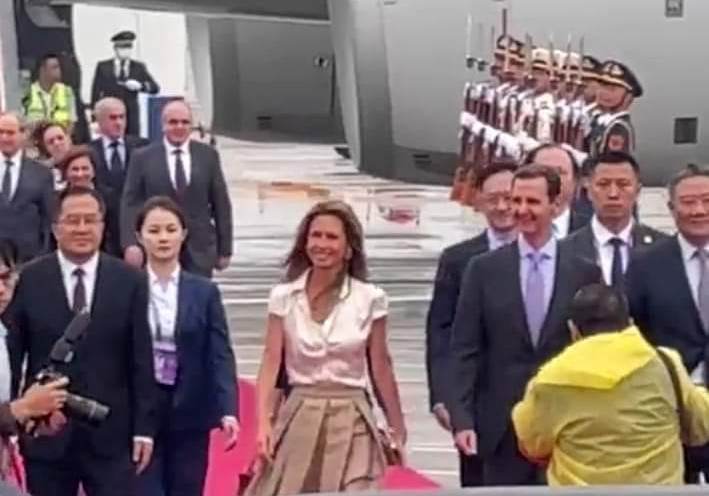 دام برس : دام برس | السيد الرئيس بشار الأسد والسيدة الأولى أسماء الأسد يصلان الصين على متن طائرة رئاسية صينية خاصة