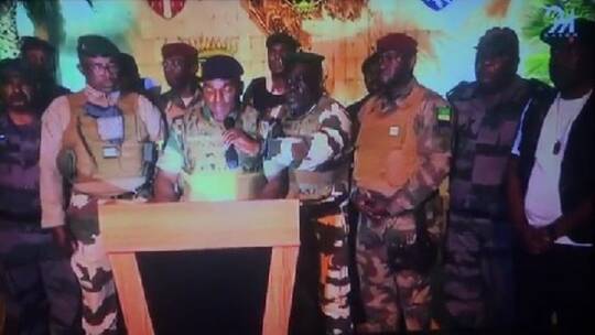 دام برس : العسكريون في الغابون يعلنون إلغاء الانتخابات وحل المؤسسات وإنهاء النظام القائم